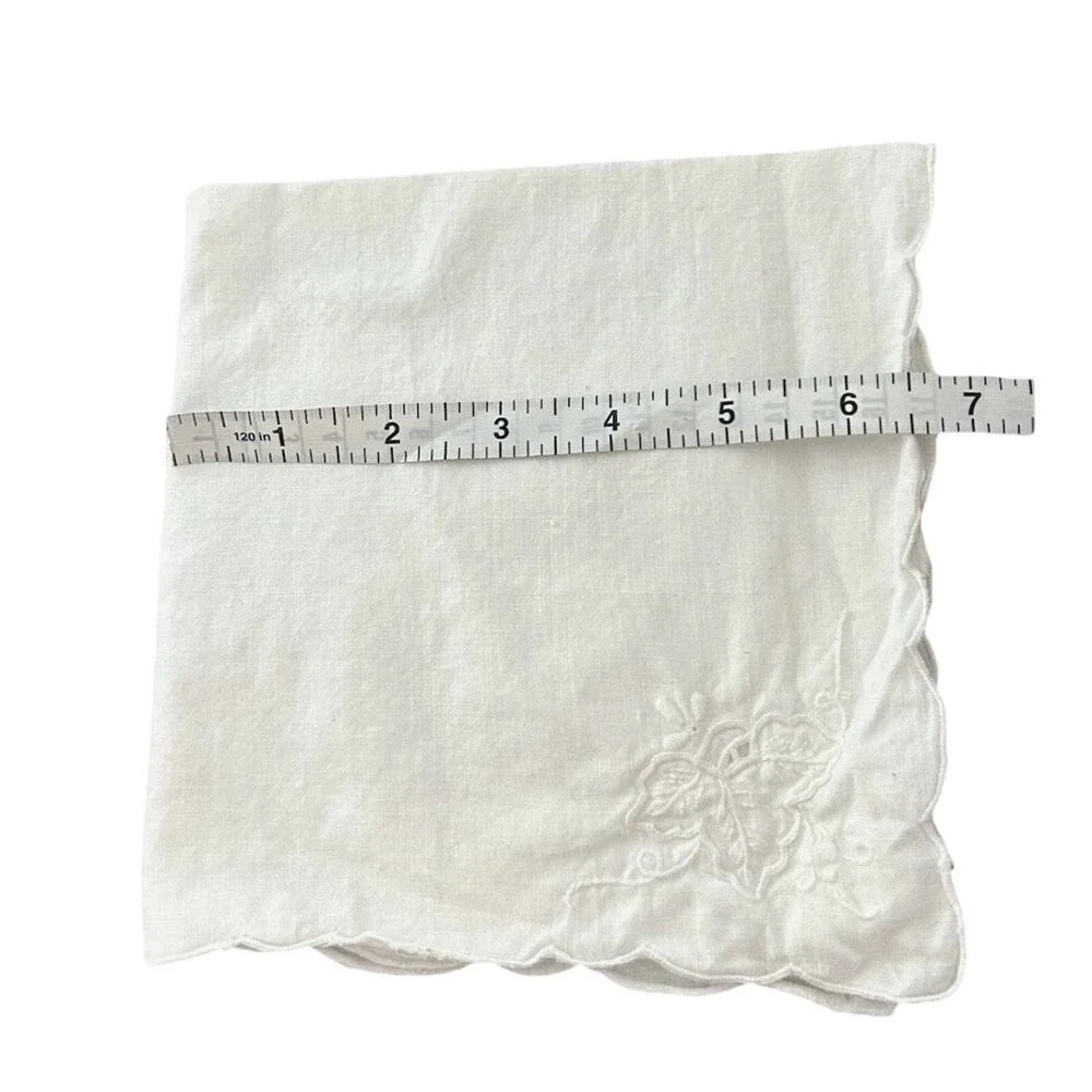 Embroidered Scalloped Cloth White Vintage Napkins Cottage Bridal Romantic Farm